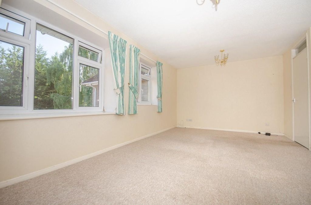 Property photo 2 of 11 Lounge.Jpg
