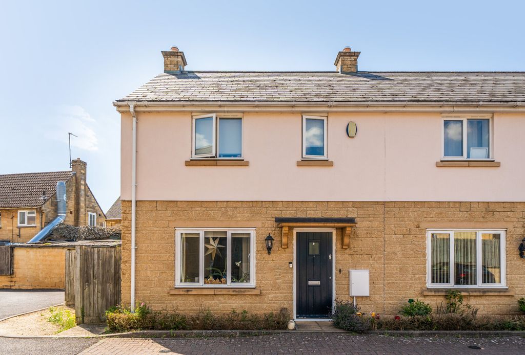 Property photo 1 of 11 1318871-2-687121A...