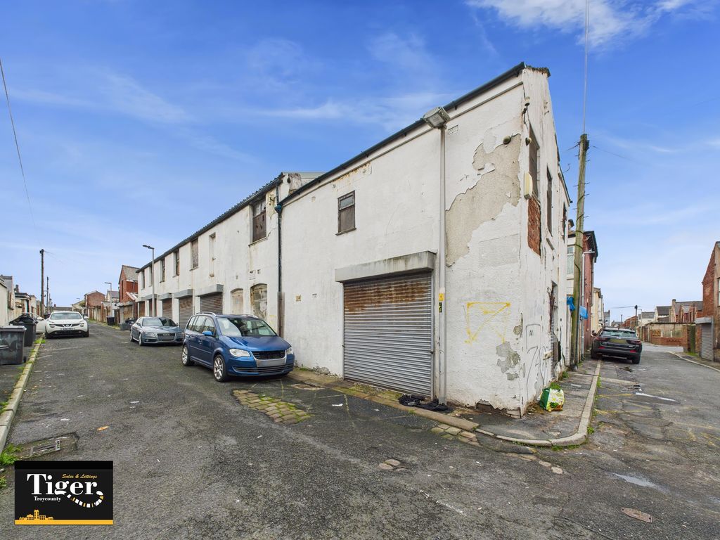 Property photo 2 of 20 Cam03440G0-Pr0451-Still011