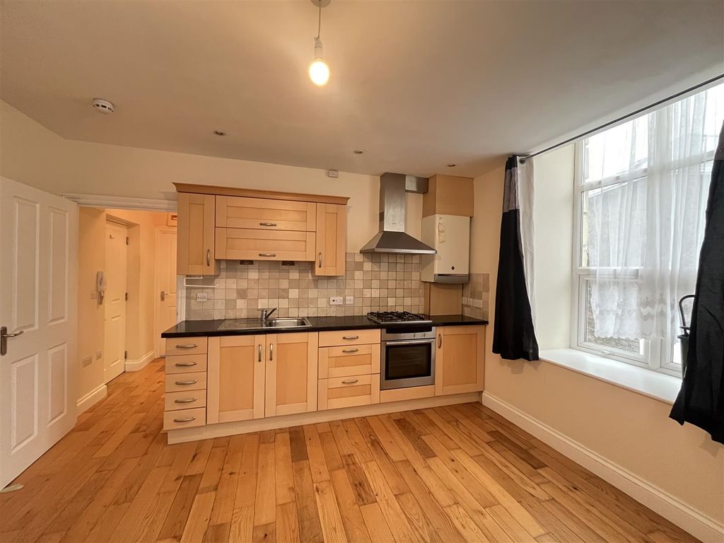 Property photo 3 of 12 Kitchen.Jpg