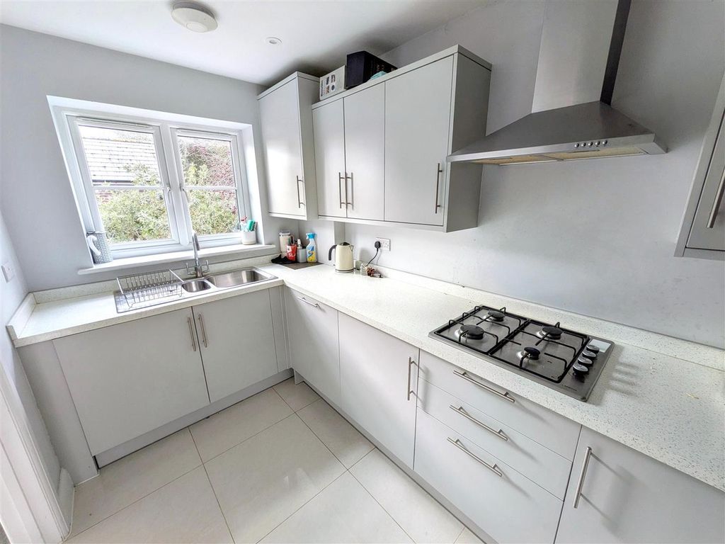 Property photo 2 of 16 Kitchen