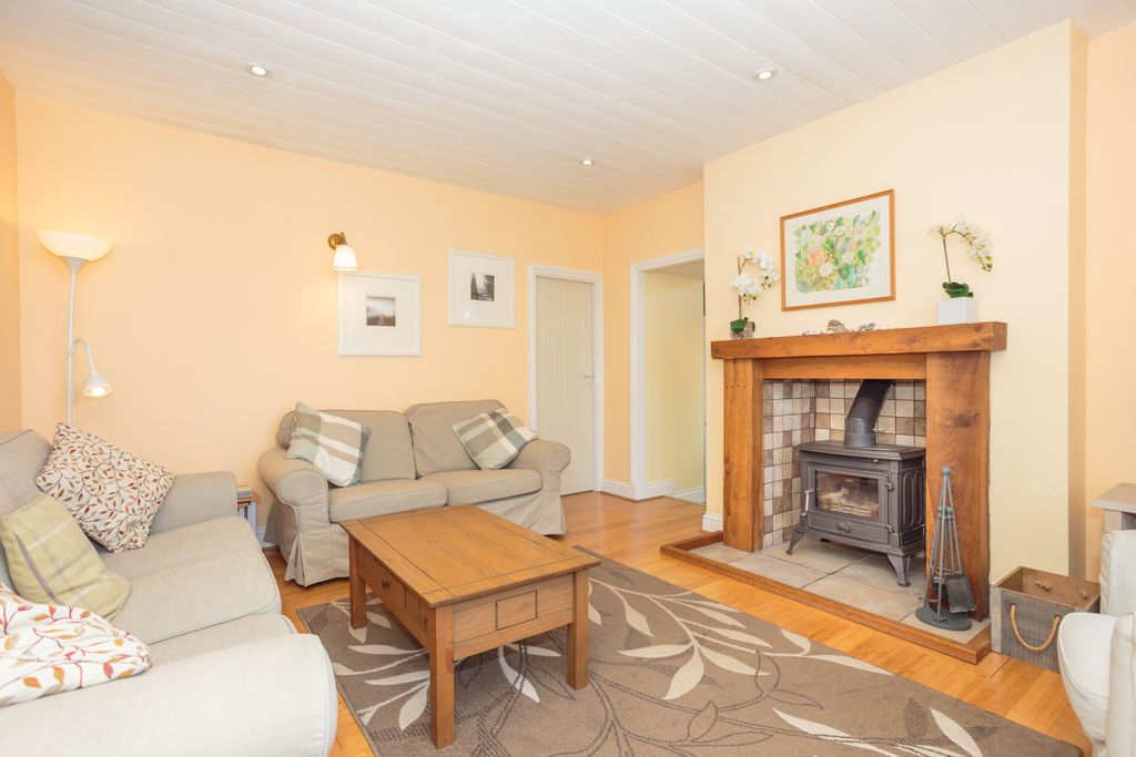 Property photo 3 of 41 Living Room