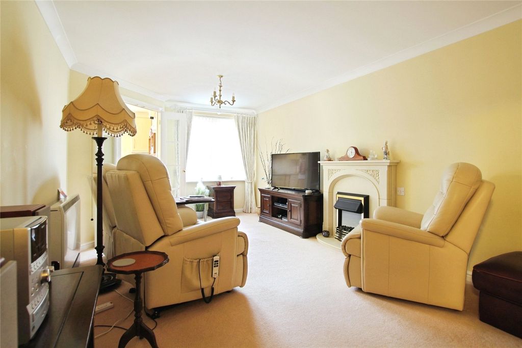 Property photo 2 of 11 Lounge