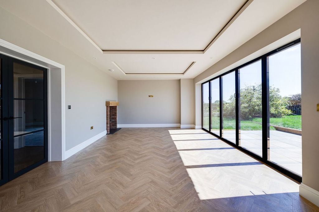 Property photo 3 of 38