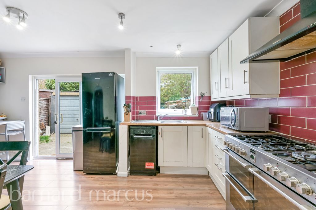 Property photo 3 of 12 Kitchen