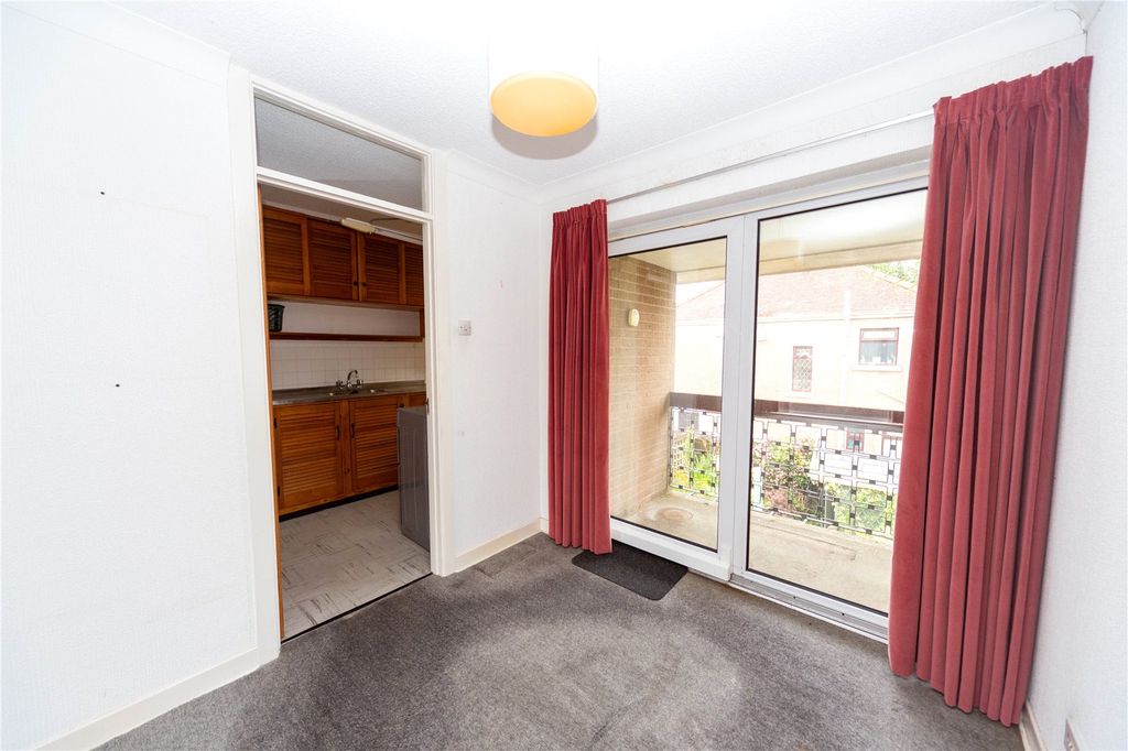 2 bed maisonette for saleHighfields, Llandaff, Cardiff CF5 photo 4