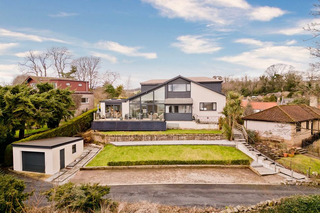 Property photo 1 of 28