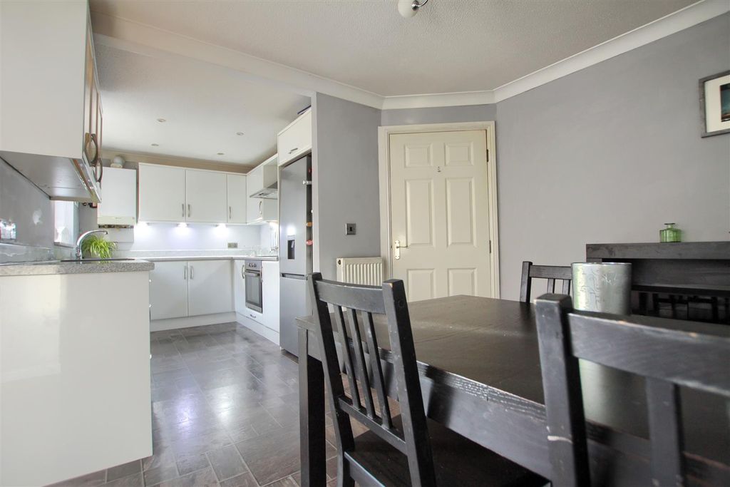 Property photo 3 of 18 De18.Jpg