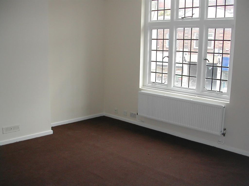 Property photo 1 of 9 1d Fairfield Lounge.Jpg