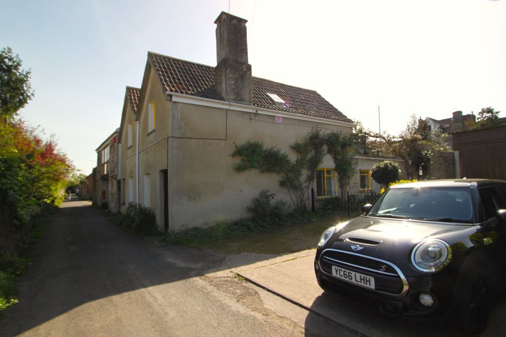 Property photo 2 of 25