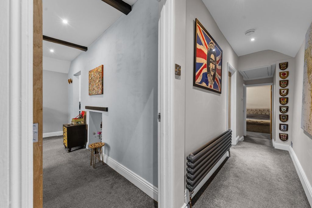 Property photo 3 of 10 Hallway