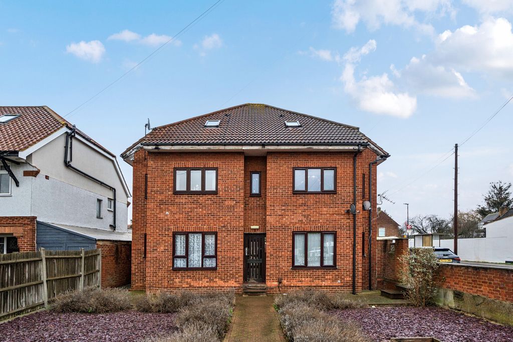 Property photo 1 of 17 External