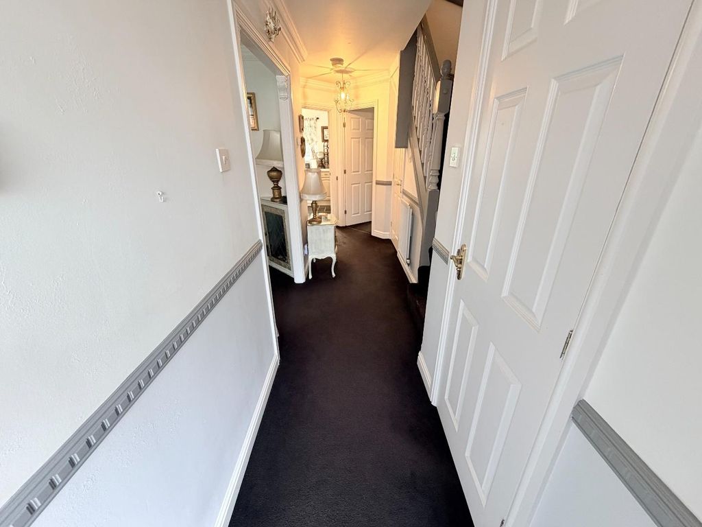 Property photo 3 of 28 Hall