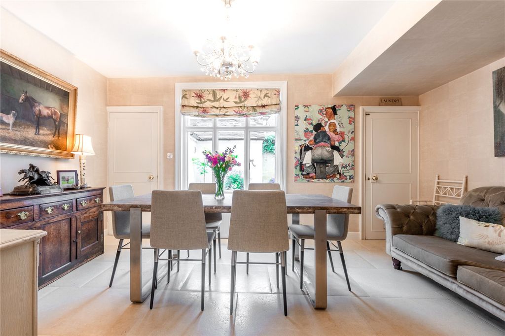 Property photo 3 of 19 Dining Room
