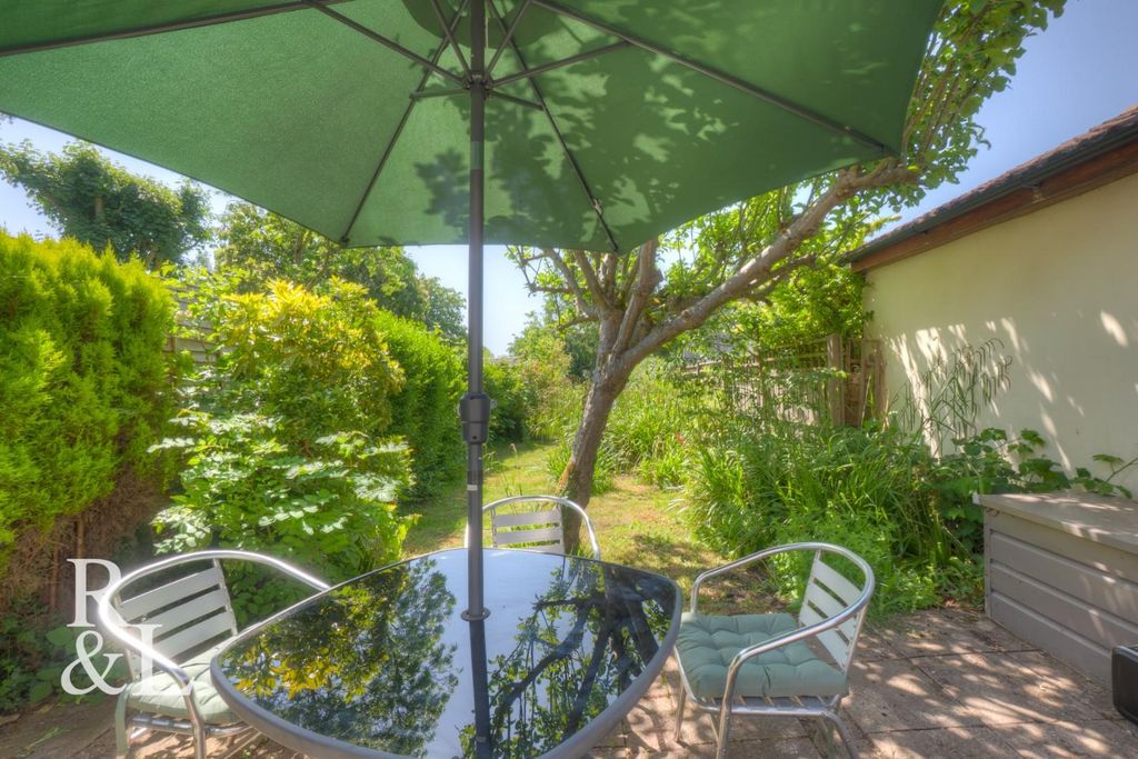 Property photo 2 of 25 39 Avenue Road (23).Jpg