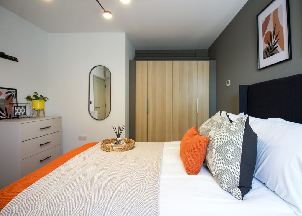 Property photo 1 of 17 Room2-6