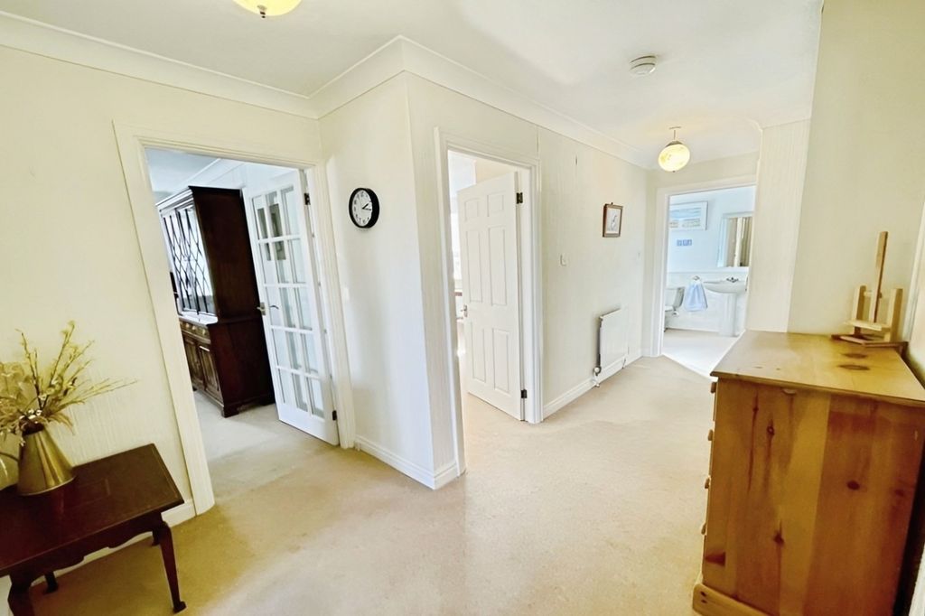 Property photo 2 of 13 Hallway