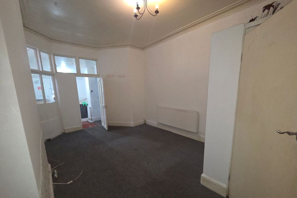 Property photo 3 of 29 Ground Floor Flat