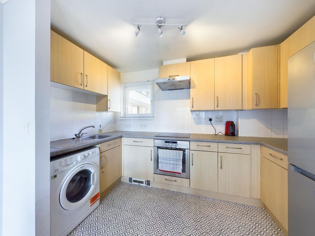 Property photo 2 of 7 Kitchen