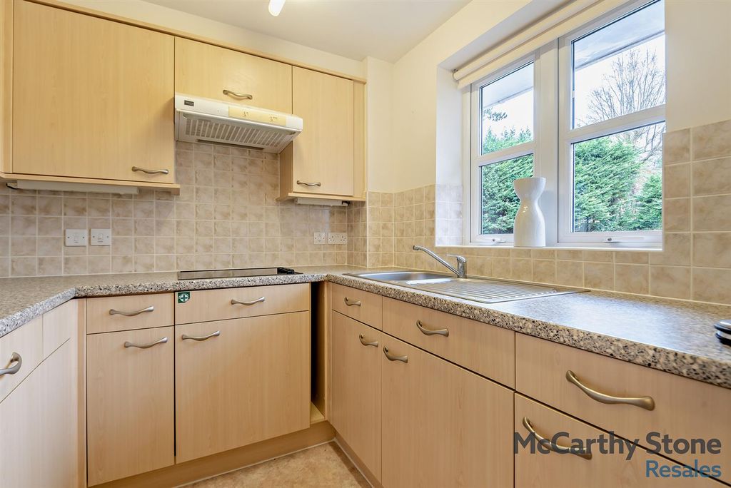 Additional image 9 of 1 bed flat for saleRadford Court, Tower Road, Liphook GU30