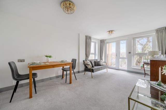 Property photo 3 of 16 Dining Area