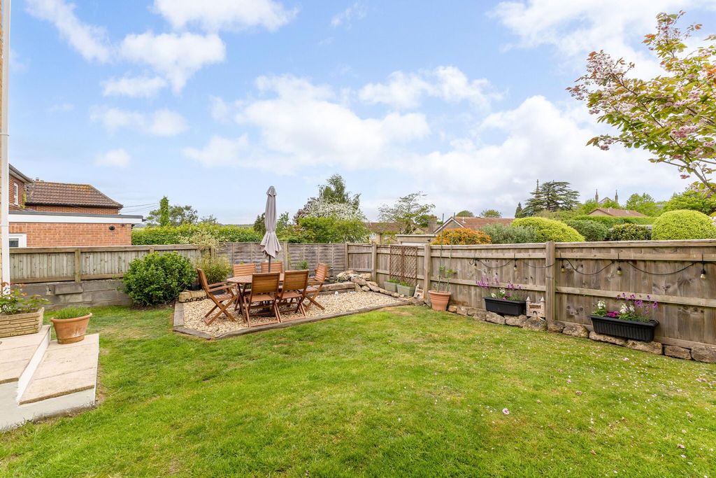 Property photo 3 of 14 Garden