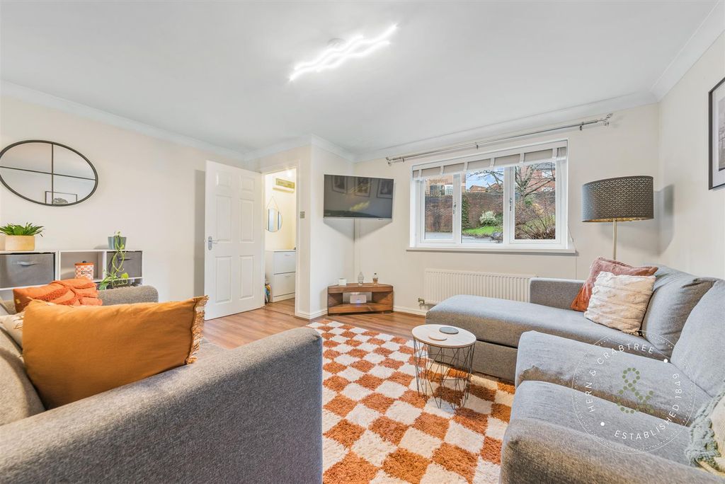 Property photo 2 of 30 Lovage-Close-13.Jpg