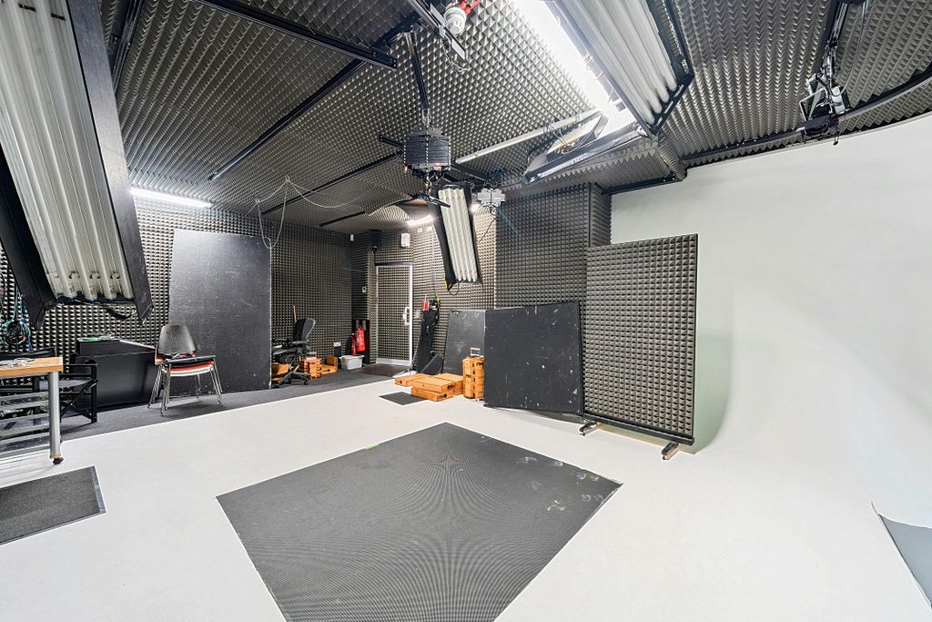 Property photo 2 of 22 13580251668Dfae853Cf43Arw1.Jpg