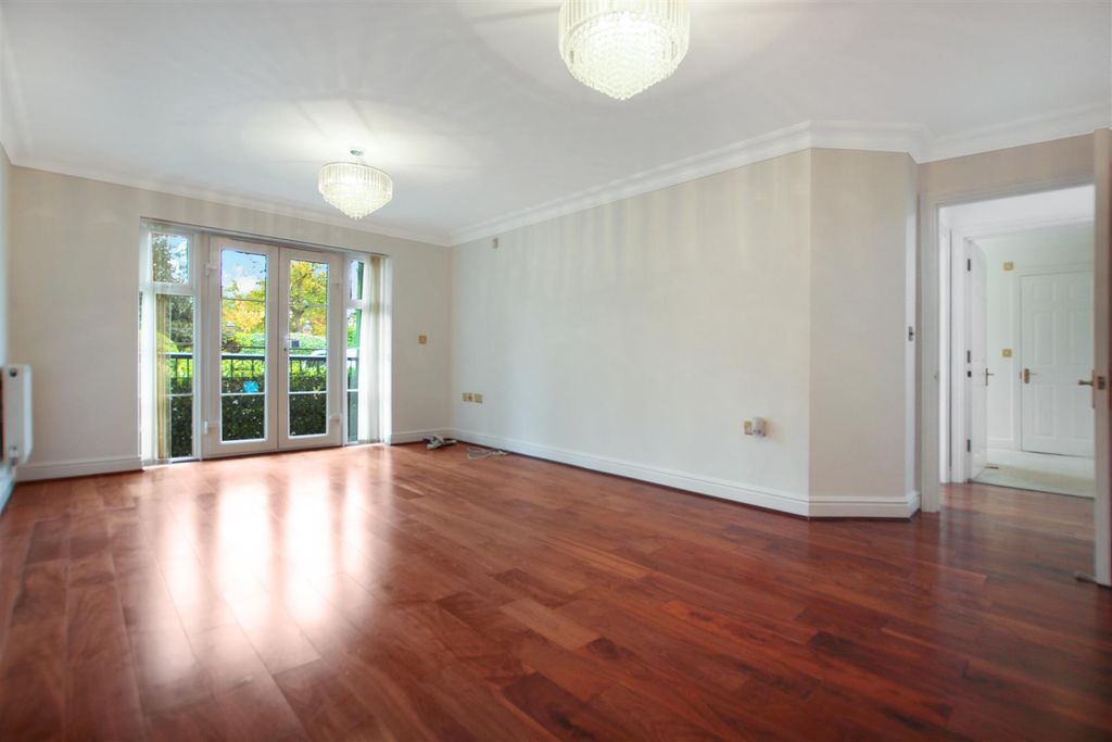 Property photo 2 of 10 Living Room