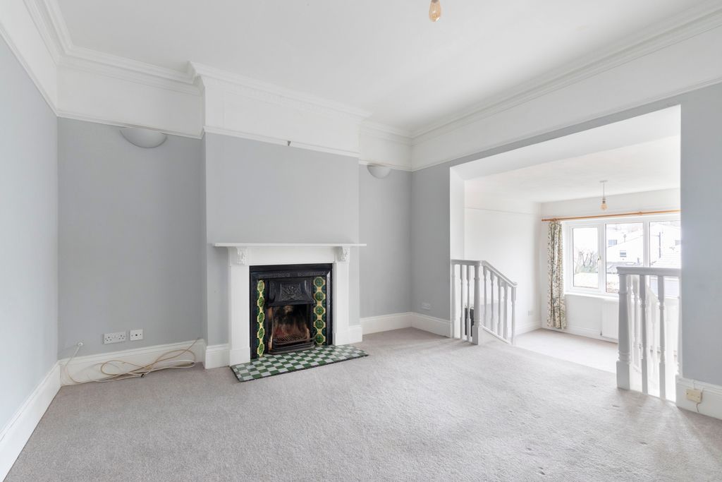 Property photo 1 of 8 Flat 3, 5 King's Road-06