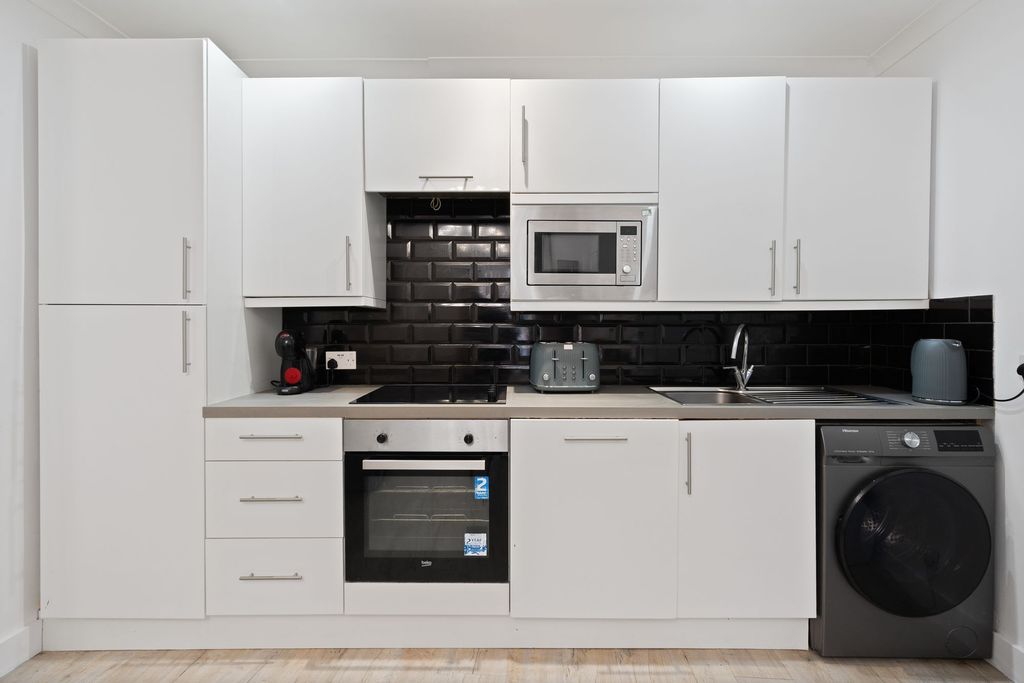 Property photo 2 of 20 Kitchen