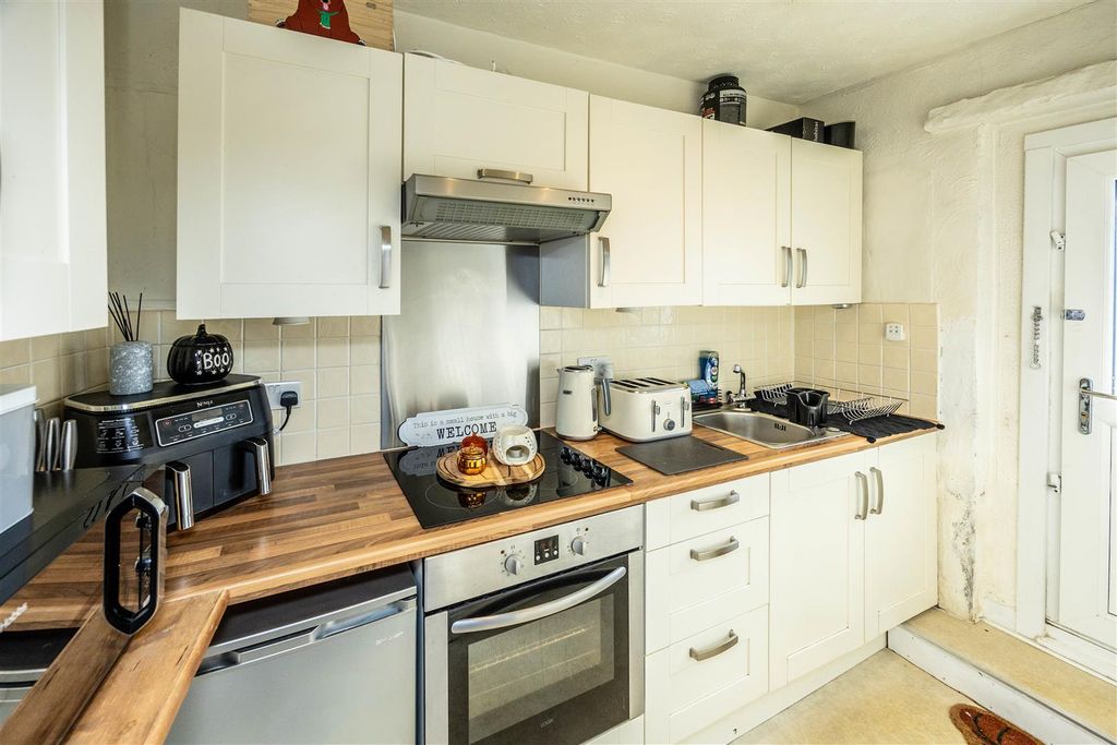 Property photo 3 of 17 58Fhqueens-230925-8.Jpeg