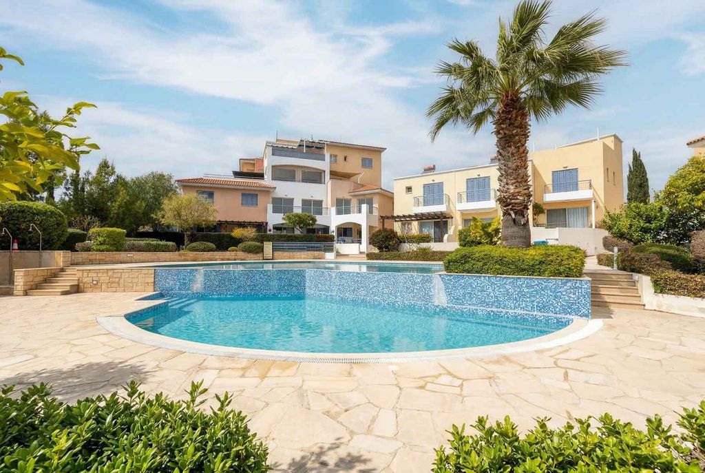 Property photo 2 of 27