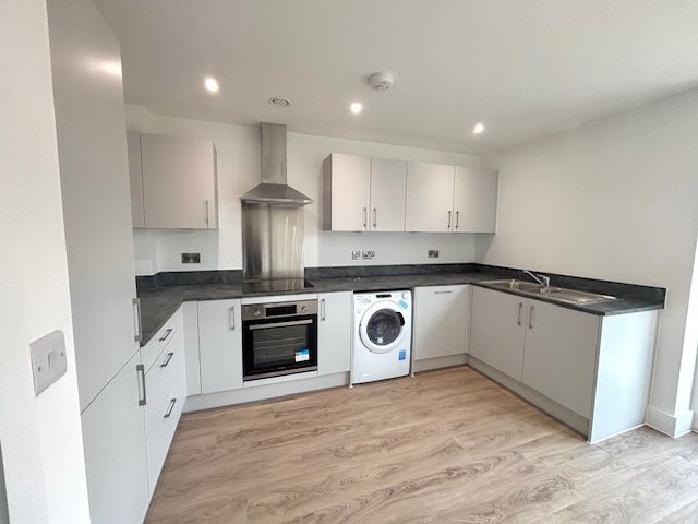Property photo 3 of 10 Kitchen