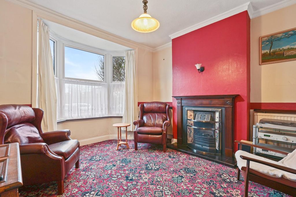 Property photo 2 of 15 01-4Edbjhpropwpen - 44 Kenilworth Road - 3 (1).Jpg