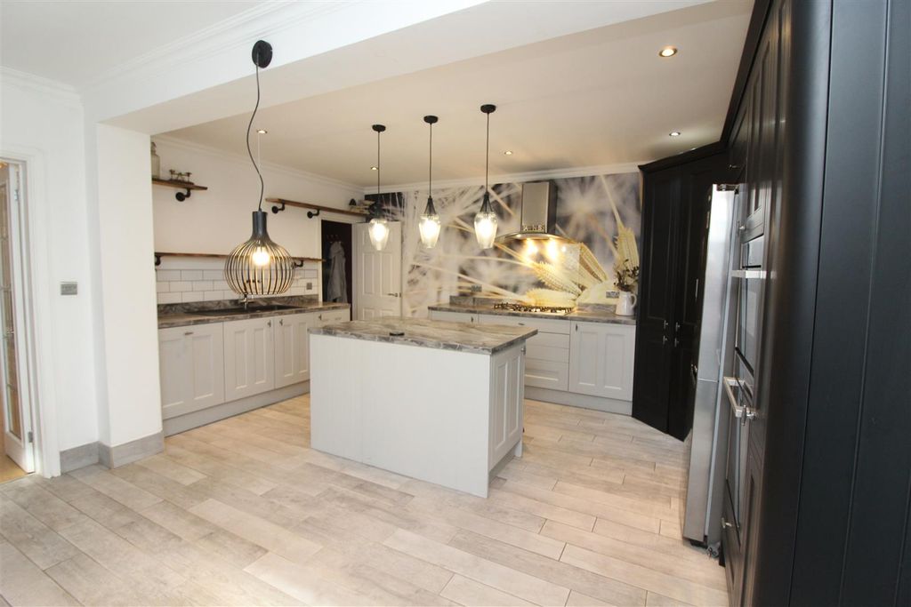 Property photo 2 of 51 Kitchen/Breakfast Room