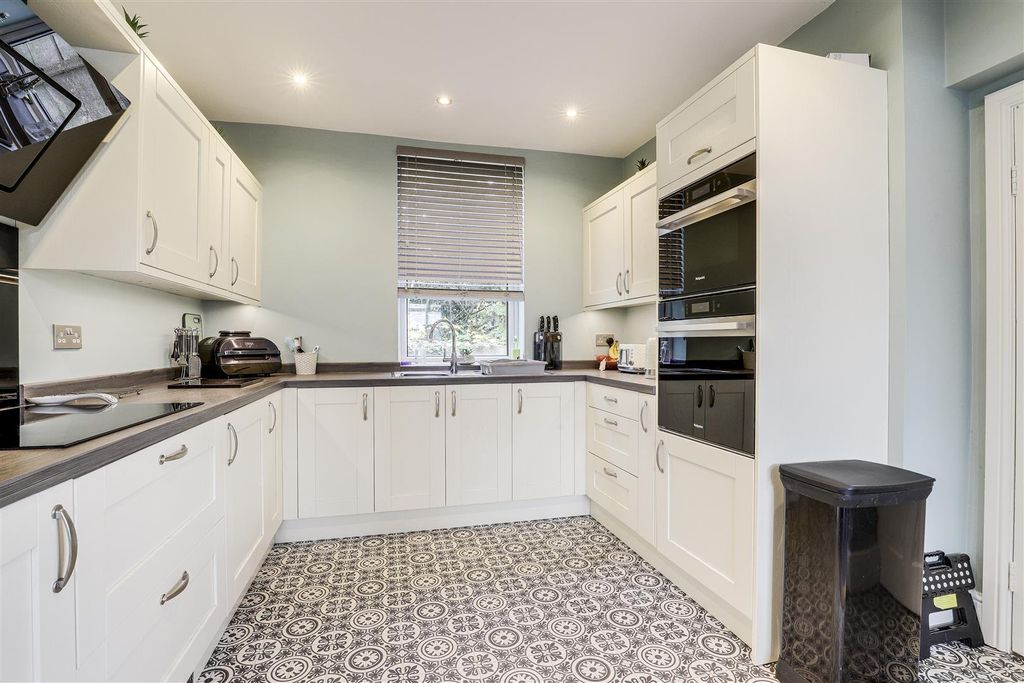 Property photo 3 of 20 11971.Jpg