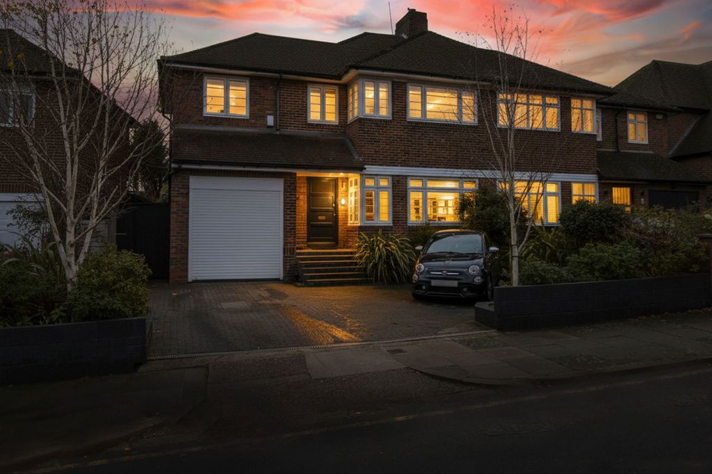 Property photo 1 of 28