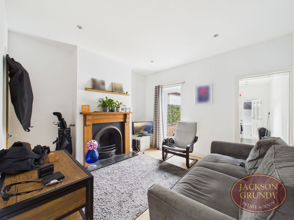 Property photo 3 of 11 Cloutsham Street