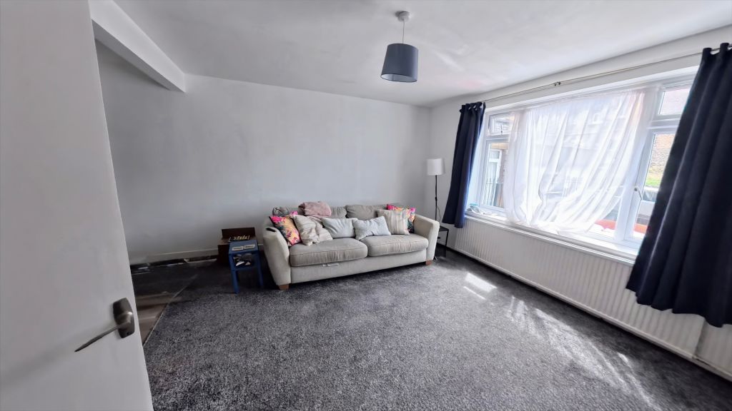 Property photo 3 of 8 Img_5826
