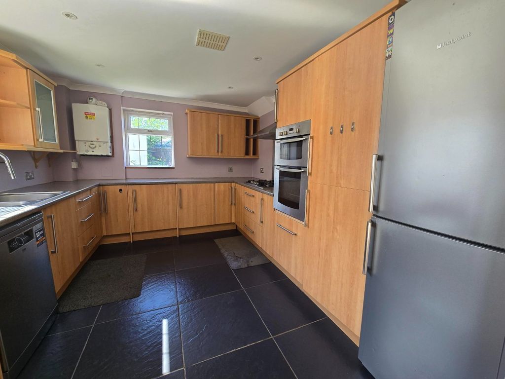 Property photo 1 of 18 5208330