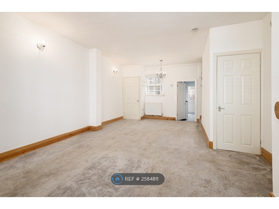 Property photo 3 of 27
