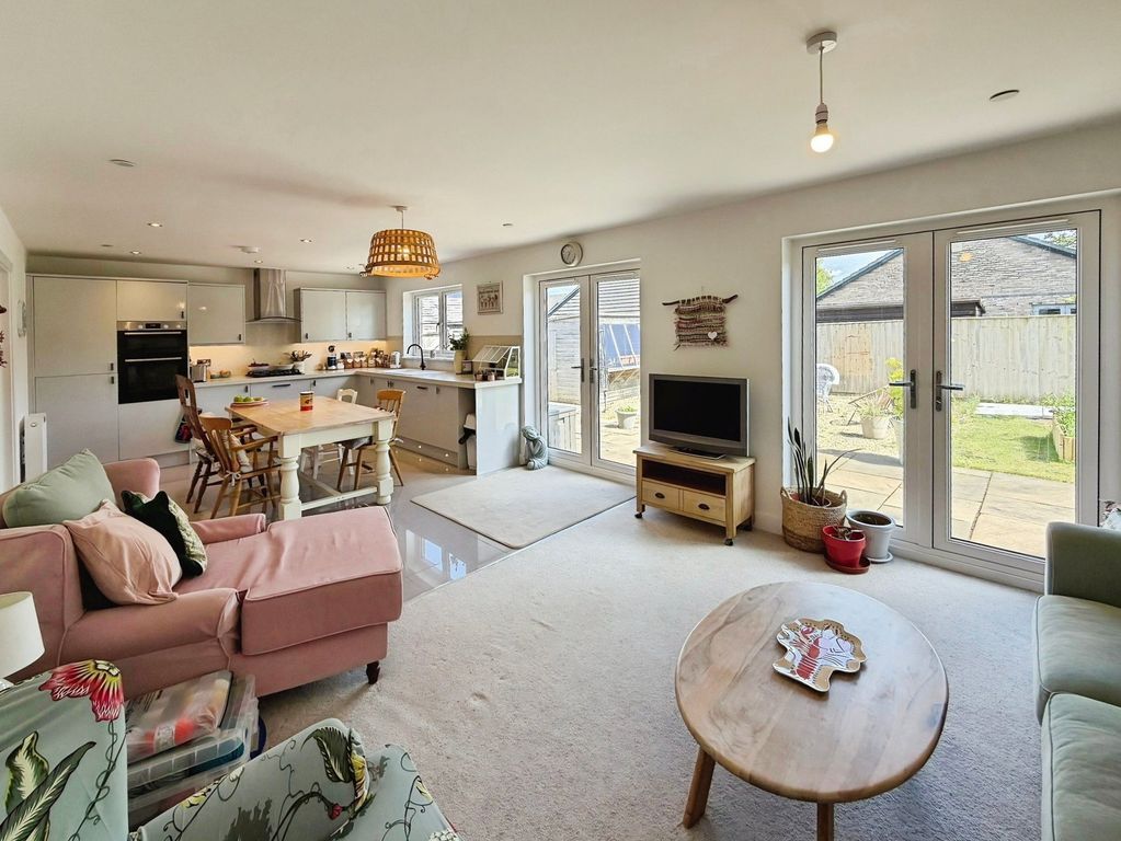 Property photo 2 of 32
