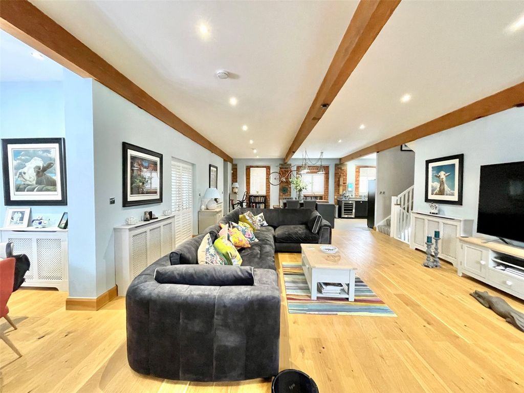 Property photo 3 of 22 Picture No. 17