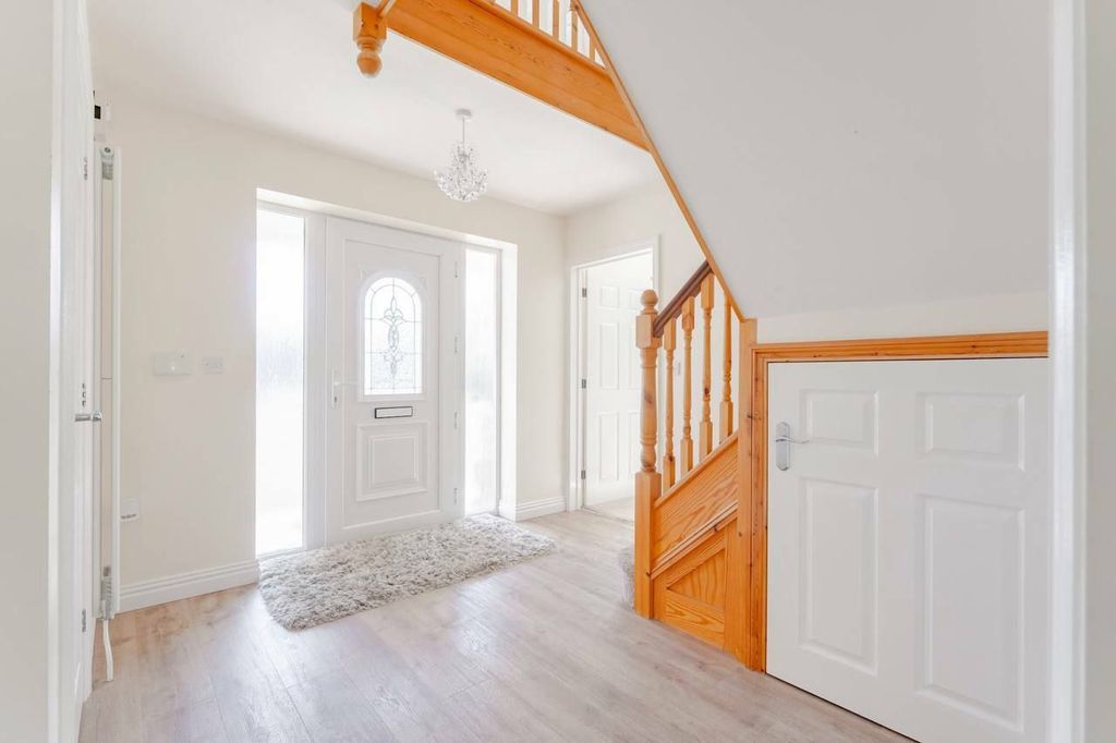 Property photo 2 of 25