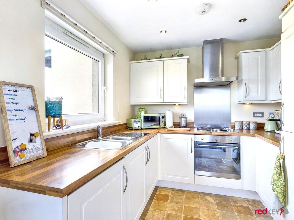 Property photo 3 of 7 Kitchen