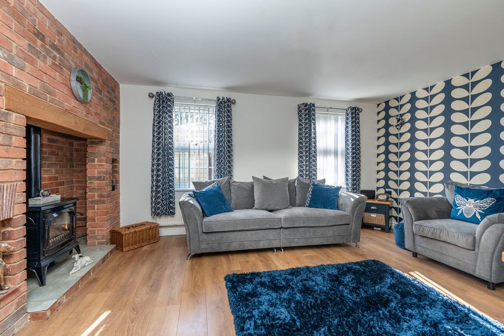 Property photo 3 of 24