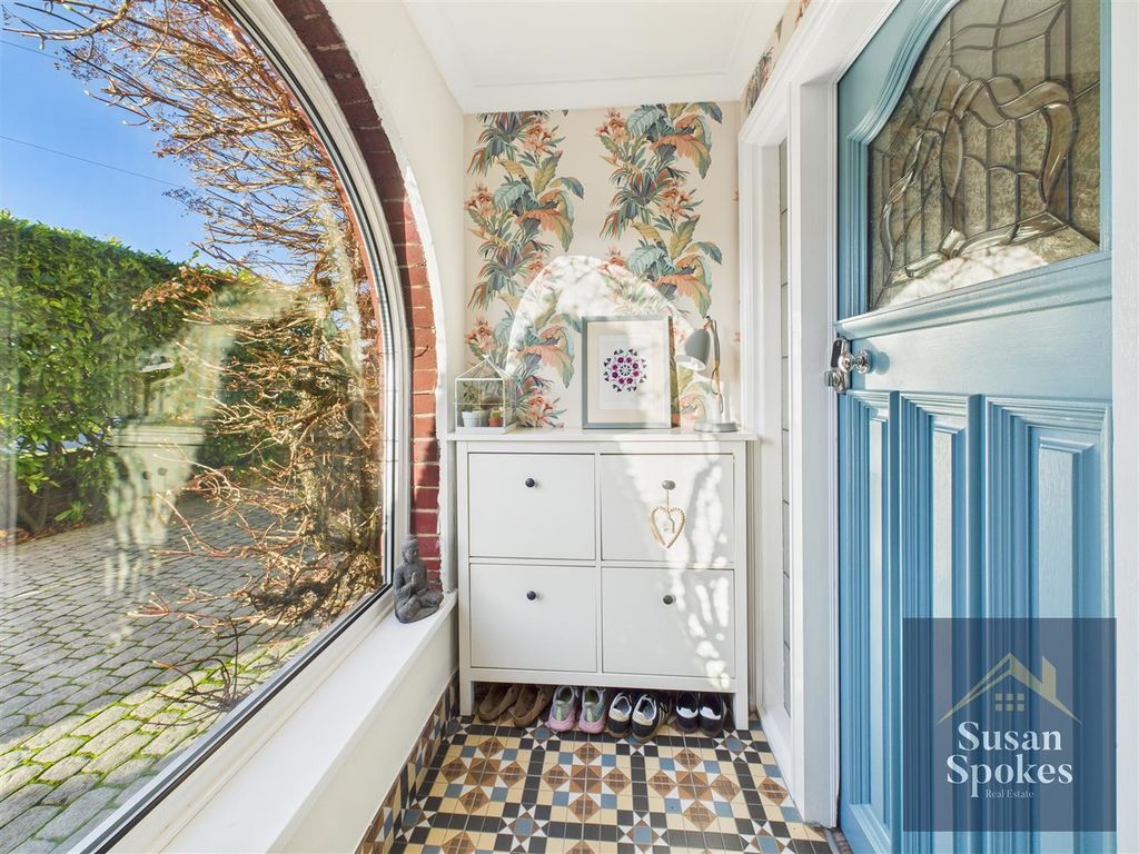 Property photo 2 of 33 Cam01858G0-Pr0206-Still002.Jpg