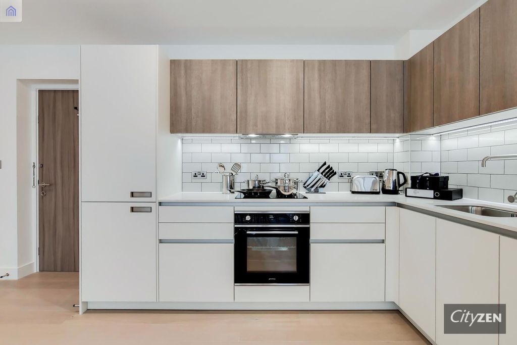 Property photo 2 of 11 Kitchen