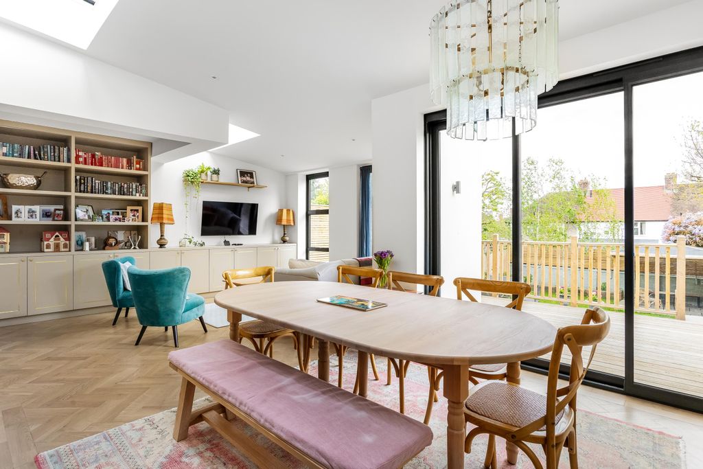 Property photo 3 of 24 Image